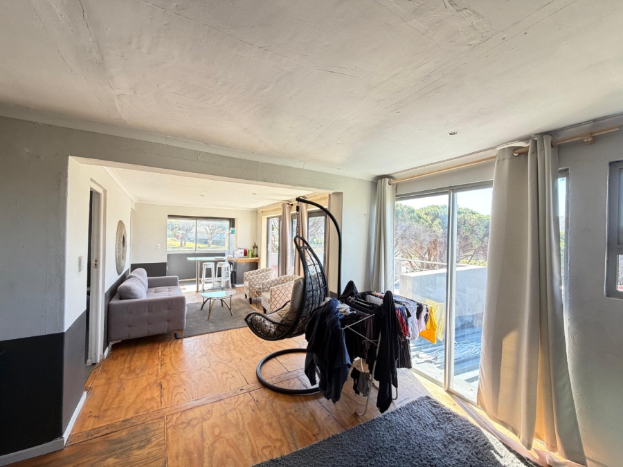 6 Bedroom Property for Sale in Vredehoek Western Cape